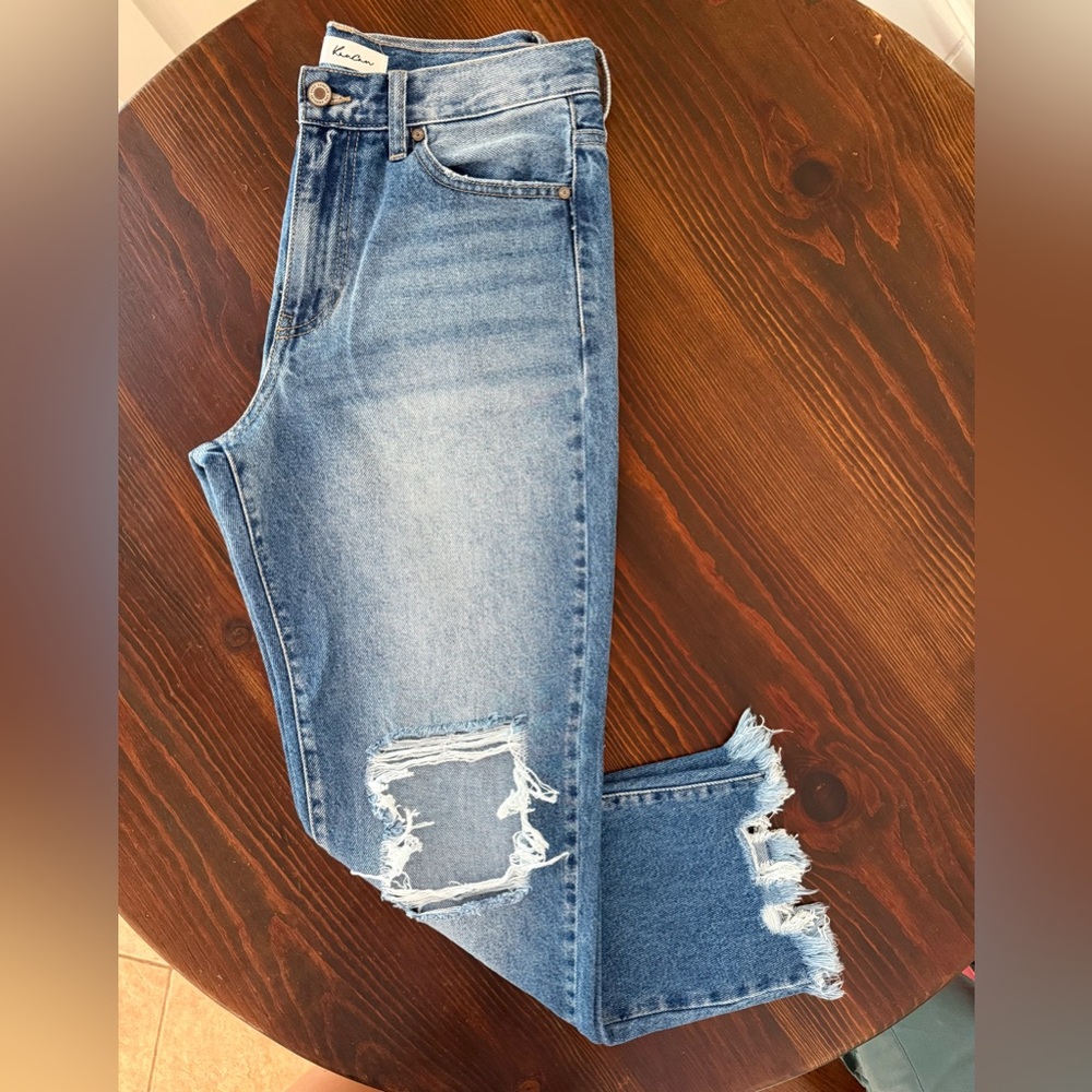 KanCan NWOT Distressed Cropped Jeans